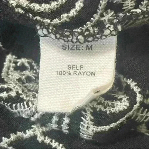 Altar’d State Blouse Women’s Black Embroidered Bell Sleeve Boho Tie Back Size M - Picture 8 of 8